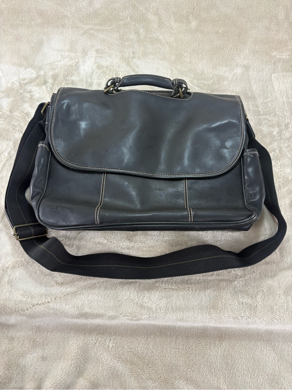 Black Perry Ellis Leather Messenger Bag with Shoulder Strap